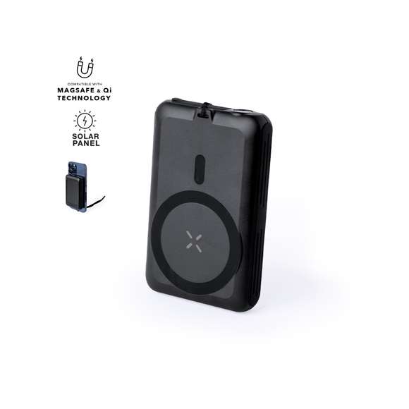 Batería auxiliar externa de recarga solar y de gran capacidad de carga -5.000 mAh-. Con cargador inalámbrico integrado 5W y fijación magnética Magsafe, permitiendo usar el dispositivo mientras se está cargando y compatible con dispositivos equipados con tecnología de carga inalámbrica Qi. Además, cuenta con una luz LED con dos posiciones de luz, fija e intermitente. Fabricada en resistente ABS de color negro, con conector de entrada/salida Tipo C + 1 salida USB + 1 entrada Micro USB. Presentada en atractiva caja individual de diseño.Las capacidades mostradas en todas nuestras baterías auxiliares externas son reales, incorporando todas ellas baterías de grado A y no recicladas, con una vida útil de al menos 500 ciclos de carga y según normativa CE. Además, están fabricadas conforme a los estándares RoHS y en cumplimiento con los siguientes requisitos de seguridad:Sistema de protección contra sobrecarga del power bank.Sistema de protección contra descarga completa que proporciona una mayor durabilidad del power bank.Sistema de bloqueo para evitar cortocircuitos.Sistema de transferencia de carga constante, acorde con la capacidad del dispositivo de destino.