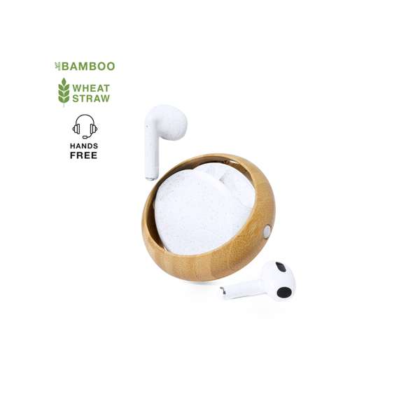 Auriculares intraurales de conexión Bluetooth 5.0, cada uno con una batería de litio de 30 mAh. De diseño ergonómico, incluyen botón de control táctil integrado en el auricular, con base de carga de 300mAh a juego y luz LED de estado de carga. Función manos libres y recargables, con cable Tipo C incluido. Se guardan en un original estuche de apertura giratoria, con base de carga en caña de trigo y marco circular en bambú. Presentados en atractiva caja de diseño kraft.Materiales como el bambú fomentan la utilización de materias primas naturales, reduciendo las emisiones contaminantes. Proviene de una planta de gran resistencia y versatilidad, con crecimiento y regeneración rápidos, siendo una excelente alternativa al uso de madera tradicional.Las capacidades mostradas en todas nuestras baterías auxiliares externas son reales, incorporando todas ellas baterías de grado A y no recicladas, con una vida útil de al menos 500 ciclos de carga y según normativa CE. Además, están fabricadas conforme a los estándares RoHS y en cumplimiento con los siguientes requisitos de seguridad:Sistema de protección contra sobrecarga del power bank.Sistema de protección contra descarga completa que proporciona una mayor durabilidad del power bank.Sistema de bloqueo para evitar cortocircuitos.Sistema de transferencia de carga constante, acorde con la capacidad del dispositivo de destino.