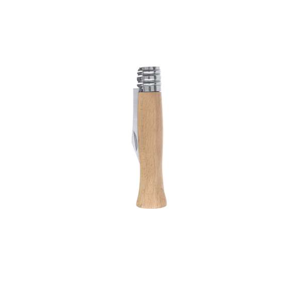 Navaja fabricada en resistente acero inox, con mango ergonómico fabricado en madera natural lacada y con anilla metálica de bloqueo. La aleación de la hoja garantiza resistencia a la corrosión y abrasión, siendo ideal para el uso frecuente con materiales duros. La hoja es de Tipo Clip, que se caracteriza por su forma puntiaguda y destaca por su versatilidad a la hora de usarla. Presentada individualmente en caja blanca.