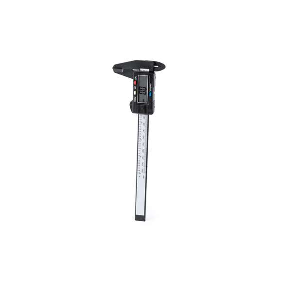 Calibre pie de rey con modo de medición digital y analógico. Con pantalla LCD y botones ON/OFF, ZERO para ajuste y otro para seleccionar la medida en mm o en pulgadas. Incluye sonda para medir la profundidad y pinzas para el medir el interior de los objetos. Rango de medición hasta 150 mm, con instrucciones en español e inglés y presentado en caja individual de diseño kraft.