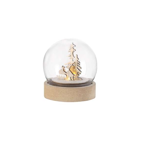 Bola iluminada con original diseño navideño. Elaborada en resistente material acrílico, con base de madera lisa para impresión. Dispone de iluminación interior con 1 LED en tono blanco. Alimentación por 3 pilas de botón, incluidas, con botón ON/OFF en la base. Elaborado con elementos vegetales para así fomentar la utilización de materias primas naturales y reducir las emisiones contaminantes.