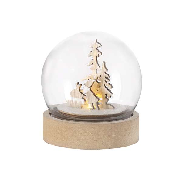 Bola iluminada con original diseño navideño. Elaborada en resistente material acrílico, con base de madera lisa para impresión. Dispone de iluminación interior con 1 LED en tono blanco. Alimentación por 3 pilas de botón, incluidas, con botón ON/OFF en la base. Elaborado con elementos vegetales para así fomentar la utilización de materias primas naturales y reducir las emisiones contaminantes.