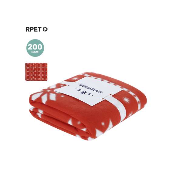 Manta de 130x160 cm fabricada en suave poliéster RPET. Original diseño de navidad de color rojo con motivos navideños en blanco. En suave y cálido material polar fleece de 200g/m2 con tratamiento anti-pilling. Distintivo RPET en etiqueta. Presentada en cartón de color blanco, con lazo a juego. El material RPET se elabora a partir de plástico reciclado, para así fomentar la reutilización de residuos plásticos y ayudar a la sostenibilidad del planeta.