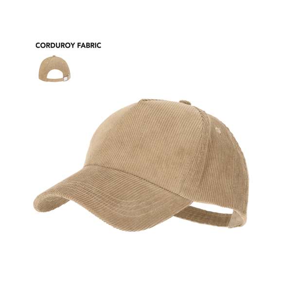 Gorra de 5 paneles fabricada en resistente poliéster efecto pana. Con orificios de ventilación bordados y cierre trasero ajustable de hebilla metálica. Disponible en variada gama de colores.