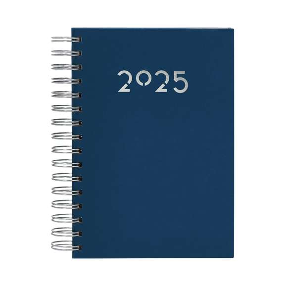 Agenda de anillas tamaño A5, acabada en resistente y suave PU. Con cubiertas rígidas. Incluye caja kraft de presentación.Diseño página día y páginas con esquina troquelada para marcar el día. En 2 idiomas: castellano e inglés.