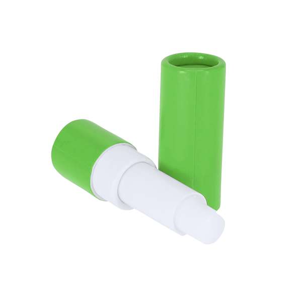 Bálsamo labial fabricado en cartón reciclado con certificado FSC. Aroma vainilla. Protección SPF15. Dermatológicamente testado. Distintivo FSC sobre el envase.