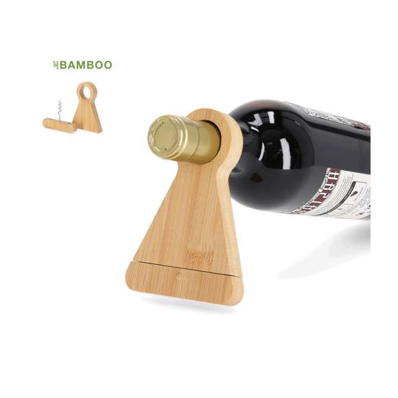 Práctico sacacorchos con función de soporte para botellas fabricado en bambú. Con troquelado redondo para apoyar la botella y sacacorchos extraíble en acero inoxidable fijado con imanes.Materiales como el bambú fomentan la utilización de materias primas naturales reduciendo las emisiones contaminantes. Además, el bambú proviene de una planta de gran resistencia y versatilidad, con crecimiento y regeneración rápida, siendo una excelente alternativa al uso de madera tradicional.