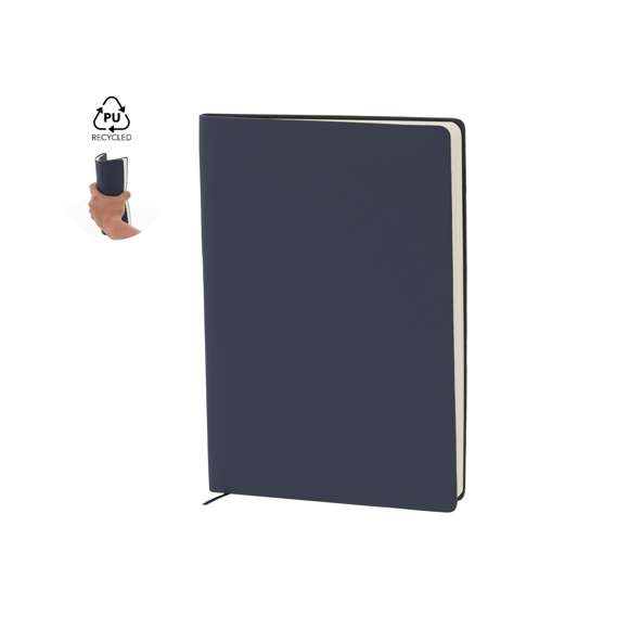 Bloc de notas con tapas blandas fabricadas en PU reciclada. Interior con 80 hojas color crema de disposición a una raya. Incluye marcapáginas a juego. Con distintivo PU Reciclada. La PU reciclada destaca por su resistencia y elasticidad. Este material reciclado y reciclable es una opción sostenible que rescata las fibras desechadas en los procesos de fabricación, minimizando así el desperdicio de material y contribuyendo a su vez a reducir el impacto ambiental, manteniendo a la vez sus propiedades originales.