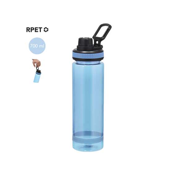 Bidón en resistente RPET y 700 ml de capacidad. En color translúcido mate. Incluye tapa negra de cierre a rosca para un óptimo sellado, cómodo tapón de rosca para beber y firme asa de transporte. Libre de BPA.El material RPET se elabora a partir de plástico reciclado, para así fomentar la reutilización de residuos plásticos y ayudar a la sostenibilidad del planeta.