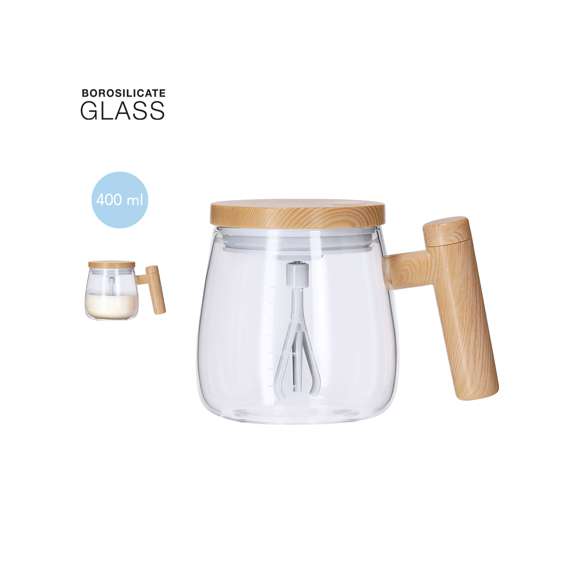 Taza mezcladora fabricada en resistente cristal de borosilicato de 400ml de capacidad. Incluye tapadera con agitador eléctrico alimentado por 2 pilas AAA (no incluidas) y botón de on/off en la parte superior. Con compartimento en mango especial para guardar el agitador, fabricados en ABS imitación madera. Además, tiene escala de medidas impresa en el cuerpo de color blanco.Fabricado en cristal de borosilicato, que ofrece una resistencia y durabilidad excepcionales, alargando su vida útil y pudiendo ser reutilizado infinidad de veces.