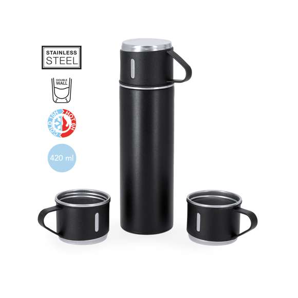 Set de termo con 3 tazas fabricado en acero inox. Termo de 420 ml de capacidad y de doble pared, que garantiza una mejor y más duradera conservación de la temperatura, con dosificador de seguridad. Tazas de 140ml, ajustables mediante rosca y en elegante diseño negro, ideales para disfrutar de la bebida, ya sea caliente o fría, en cualquier momento y lugar. Presentación en elegante estuche de color negro.