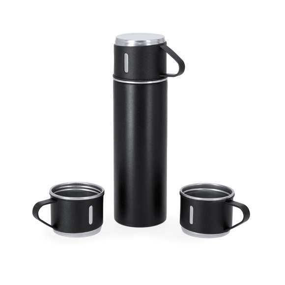 Set de termo con 3 tazas fabricado en acero inox. Termo de 420 ml de capacidad y de doble pared, que garantiza una mejor y más duradera conservación de la temperatura, con dosificador de seguridad. Tazas de 140ml, ajustables mediante rosca y en elegante diseño negro, ideales para disfrutar de la bebida, ya sea caliente o fría, en cualquier momento y lugar. Presentación en elegante estuche de color negro.