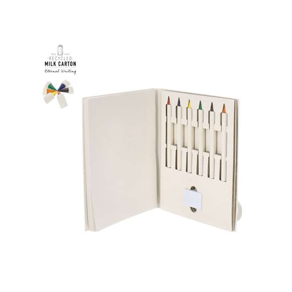 Set de lápices de colores eternos, fabricado con Cartones de Leche Reciclados. Incluye 6 diferentes colores, goma de borrar y bloc de notas con 50 hojas lisas. Con práctico elástico de cierre y distintivo de Cartones de Leche Reciclados.Los Cartones de Leche se componen en su mayor parte de cartón y aluminio. Durante su proceso de reciclado, se separan los distintos materiales del envase para su reutilización y nuevo uso, contribuyendo así a recorrer el camino infinito de la economía circular. Este material se caracteriza por su alto grado de reciclabilidad, así como por su ligereza y resistencia.