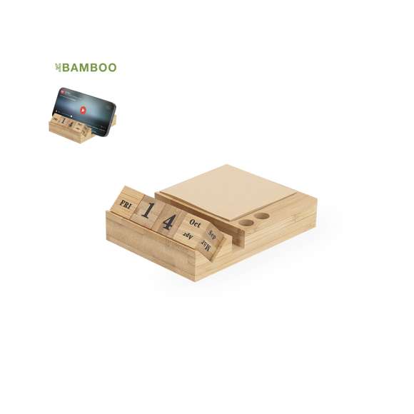 Portanotas calendario perpetuo con soporte, fabricado en bambú. Este elegante calendario perpetuo está compuesto por cubos que indican los días de la semana, los meses y los días del mes. Incluye soporte para smartphone, 100 notas adhesivas de papel kraft y soporte para dos bolígrafos. Perfecto para mantener tu escritorio organizado y estilizado.Materiales como el Bambú fomentan la utilización de materias primas naturales reduciendo las emisiones contaminantes. Además, el Bambú proviene de una planta de gran resistencia y versatilidad, con crecimiento y regeneración rápida, siendo una excelente alternativa al uso de madera tradicional.