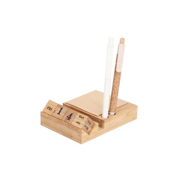 Portanotas calendario perpetuo con soporte, fabricado en bambú. Este elegante calendario perpetuo está compuesto por cubos que indican los días de la semana, los meses y los días del mes. Incluye soporte para smartphone, 100 notas adhesivas de papel kraft y soporte para dos bolígrafos. Perfecto para mantener tu escritorio organizado y estilizado.Materiales como el Bambú fomentan la utilización de materias primas naturales reduciendo las emisiones contaminantes. Además, el Bambú proviene de una planta de gran resistencia y versatilidad, con crecimiento y regeneración rápida, siendo una excelente alternativa al uso de madera tradicional.