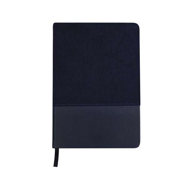 Bloc de notas A5 en suave pana de poliéster y PU Reciclado. Incluye con 80 hojas en color crema, de disposición a una raya y con marcapáginas a juego. Logotipo PU Reciclada en contraportada. La PU Reciclada destaca por su resistencia y elasticidad. Este material reciclado y reciclable es una opción sostenible que rescata las fibras desechadas en los procesos de fabricación, minimizando así el desperdicio de material y contribuyendo a su vez a reducir el impacto ambiental, manteniendo a la vez sus propiedades originales.