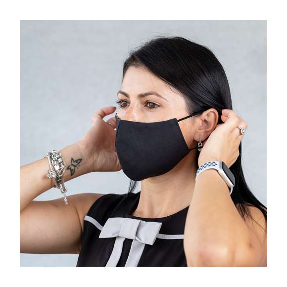 Mascarilla higiénica reutilizable Talla S, medida ideal para mujer y adolescentes. Fabricada en algodón y poliéster.  Capa exterior en algodón/poliéster. Forro interior 100% algodón.  Costura frontal ergonómica para un cómodo ajuste y confortables cintas elásticas para las orejas en tejido hipoalergénico, con certificación OEKO-TEX Clase I.  Libre de Grafeno.  Para uso personal.  Analizada y fabricada de acuerdo al estándar europeo UNE-CWA 17553:2020. Eficacia de filtración bacteriana: ≥ 90%. Altamente resistente. Se aconseja lavar a 60ºC.