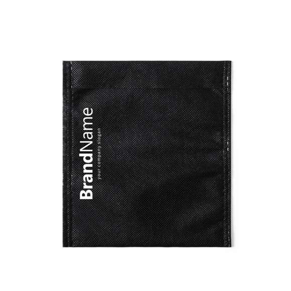 Funda multiusos fabricada en tejido non-women de color negro y acabado termosellado, transpirable y lavable. De tamaño compacto e ideal para impresión.