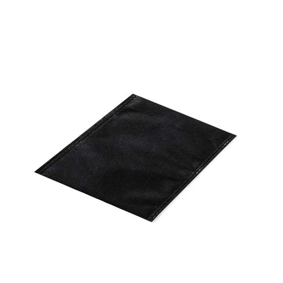 Funda multiusos fabricada en tejido non-women de color negro y acabado termosellado, transpirable y lavable. De tamaño compacto e ideal para impresión.