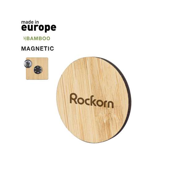 Pin de línea nature, hecho en bambú procedente de cortes naturales. De fabricación europea y disponible en diseños circular y cuadrado, con pin magnético.