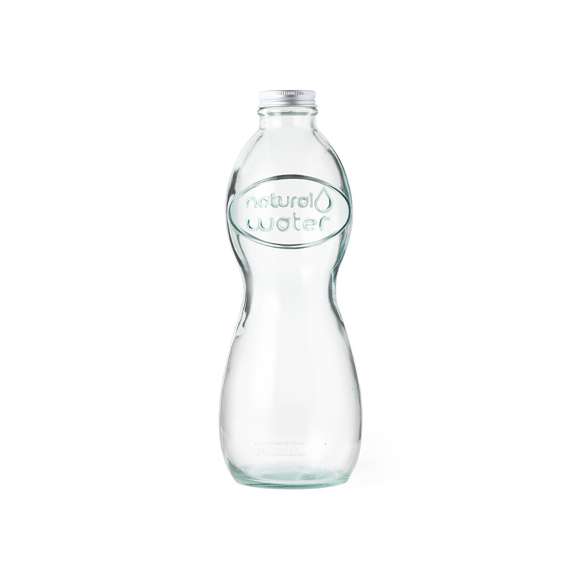 Set de de línea nature de 2 vasos de 400 ml y una botella de 1l. De fabricación europea y hechos en vidrio reciclado GRS. Botella con tapón a rosca metálico. Set presentado en estuche de cartón reciclado con ventana.  La certificación GRS (Global Recycled Standard / Estándar de Reciclaje Global), garantiza el origen reciclado del material usado para fabricar el producto.