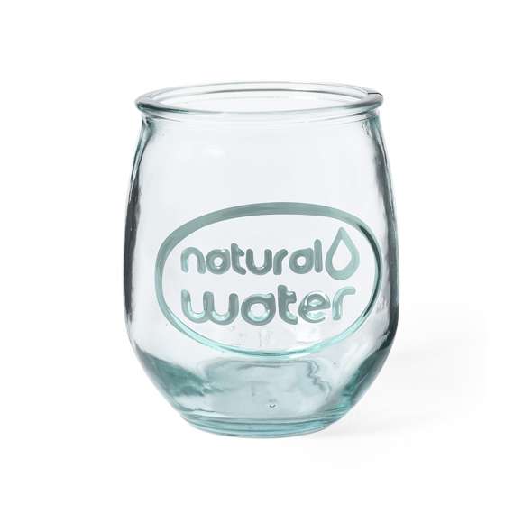 Set de de línea nature de 2 vasos de 400 ml y una botella de 1l. De fabricación europea y hechos en vidrio reciclado GRS. Botella con tapón a rosca metálico. Set presentado en estuche de cartón reciclado con ventana.  La certificación GRS (Global Recycled Standard / Estándar de Reciclaje Global), garantiza el origen reciclado del material usado para fabricar el producto.