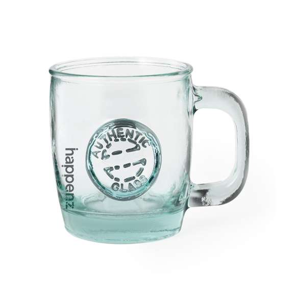 Taza de línea nature de 400 ml de capacidad. De fabricación europea y hecha en vidrio reciclado GRS (Global Recycled Standard / Estándar de Reciclaje Global), que garantiza el origen reciclado del material usado para fabricar el producto.