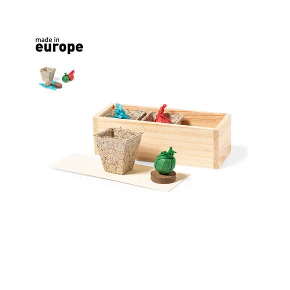  	Kit huerto con semillas de cilantro, perejil y albahaca. Bolsitas en estuche de madera con instrucciones de plantado, distintivo Made in Europe y con 3 compartimentos independientes. Presentado en en atractiva caja individual de diseño eco y acabado kraft.