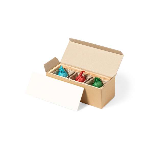  	Kit huerto con semillas de cilantro, perejil y albahaca. Bolsitas en estuche de madera con instrucciones de plantado, distintivo Made in Europe y con 3 compartimentos independientes. Presentado en en atractiva caja individual de diseño eco y acabado kraft.