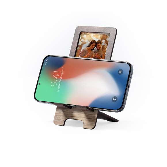  	Soporte para smartphone con portafotos integrado. Fabricado en madera natural, con original acabado bicolor. Amplia superficie de marcaje, de fácil montaje y con distintivo Made In Europe.