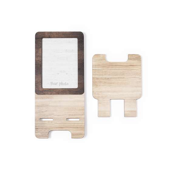  	Soporte para smartphone con portafotos integrado. Fabricado en madera natural, con original acabado bicolor. Amplia superficie de marcaje, de fácil montaje y con distintivo Made In Europe.