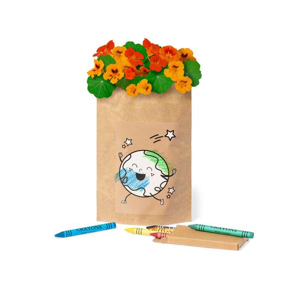 Maceta de línea nature con semillas de capuchina. Presentada en sobre de papel reciclado de diseño, con caja interior de 6 ceras para colorear en estuche de cartón reciclado. Un gadget ecológico que combina el cuidado del medio ambiente con la diversión de colorear.