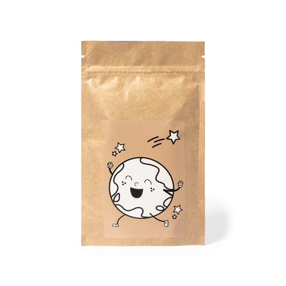 Maceta de línea nature con semillas de capuchina. Presentada en sobre de papel reciclado de diseño, con caja interior de 6 ceras para colorear en estuche de cartón reciclado. Un gadget ecológico que combina el cuidado del medio ambiente con la diversión de colorear.