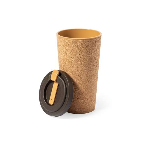 Vaso térmico de sobremesa fabricado con corcho natural de 500 ml de capacidad. Con interior y tapa abrefácil en resistente PP. Dosificador en tapa incluido y distintivo Made In Europe.