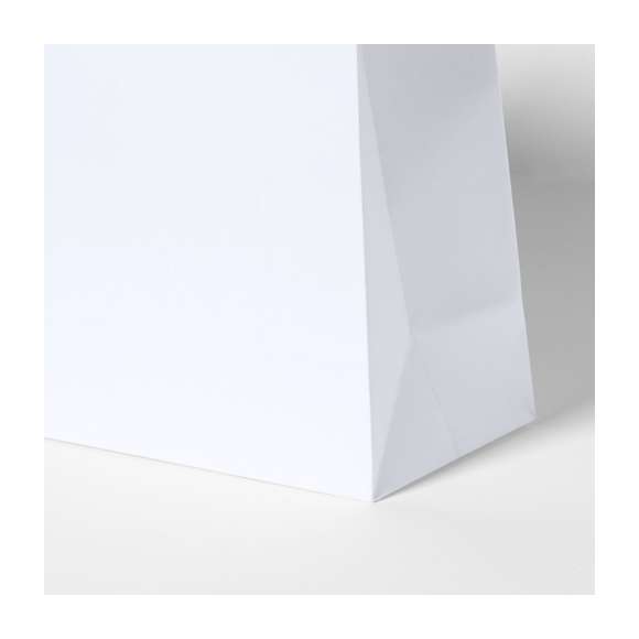 Bolsa de línea nature, fabricada en papel reciclado acabado en blanco de 100g/m2, con asas cortas reforzadas en tono natural y fuelle. Resistencia hasta 6 kg de peso.