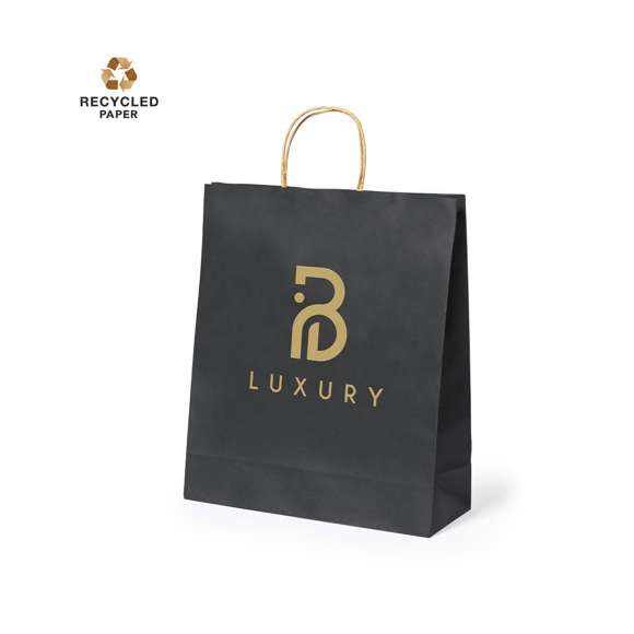 Bolsa de línea nature, fabricada en papel reciclado acabado en negro de 100g/m2, con asas cortas reforzadas en tono natural y fuelle. Resistencia hasta 8 kg de peso.