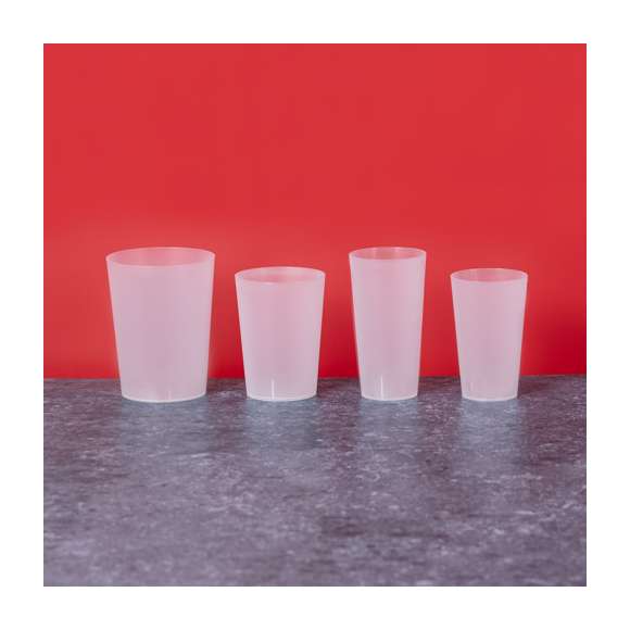 Vaso de 330 ml de capacidad en resistente y flexible material PP. Reutilizable y en acabado translúcido.