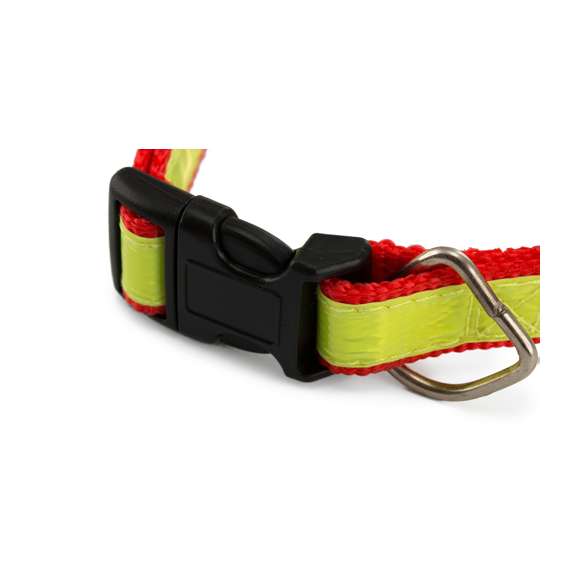 Collar reflectante para mascota en resistente y suave poliéster de vivos colores. Con cinta ajustable de cierre de clic y accesorio metálico para cinta de paseo.