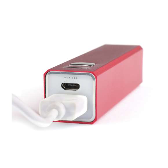 Batería auxiliar externa de aluminio con capacidad de carga de 2.200 mAh. Práctico botón lateral con indicador LED de carga, fácil de transportar gracias a su reducido tamaño y disponible en una amplia gama de colores. Especialmente diseñada para impresión láser. Incluye cable micro USB y se presenta en una atractiva caja de diseño.