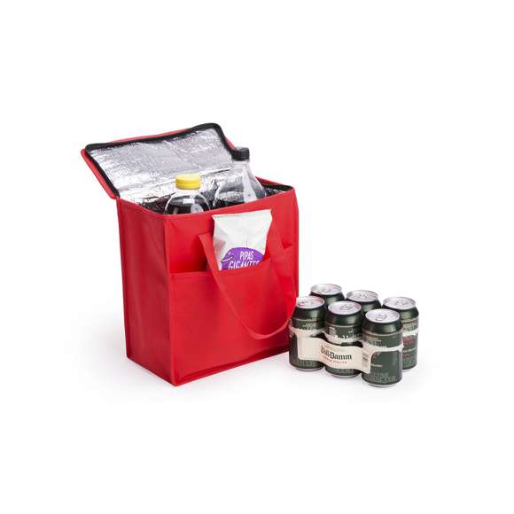 Práctica nevera confeccionada en non-woven con interior de aluminio. Con capacidad de 9,5L y un útil bolsillo exterior, fácil de transportar gracias a sus asas. Tapadera con cierre de cremallera y gran resistencia hasta 5 kg de peso. Disponible en una variada gama de colores.