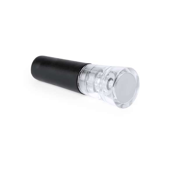 Tapón con bomba de vacío para botellas de vino en elegante diseño de color negro y transparente. Parte superior del tapón metálica para marcaje en láser o tampografía. Presentado en caja individual.