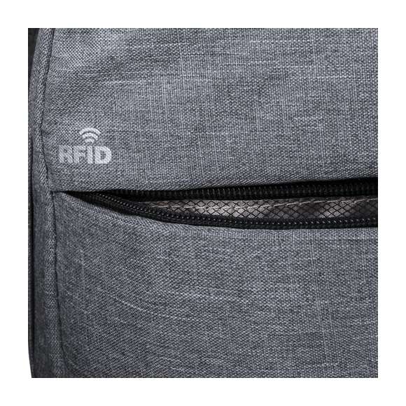 Mochila de seguridad, con diseño urbano en resistente poliéster 300D. Bolsillo interior con protección de seguridad RFID (Identificación por Radio Frecuencia) que mantiene seguros los datos de la tarjeta y demás dispositivos. Compartimento principal con elegante tapeta en la cremallera. Con conexión USB -powerbank no incluido- y bolsillo interior acolchado para ordenador portátil de hasta 15 pulgadas. Parte trasera y cintas acolchadas.