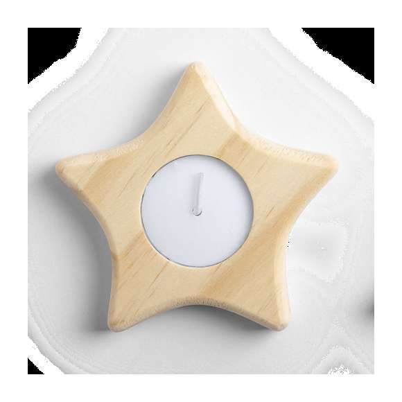 Vela de navidad de madera de pino con originales diseños de estrella y arbolito. Presentada en cajita blanca individual.