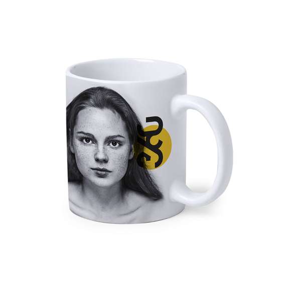Taza de cerámica de 350ml de capacidad de acabado mate y especialmente diseñada para marcaje en sublimación. Presentada en caja individual.Disponible manual de instrucciones en español e inglés.