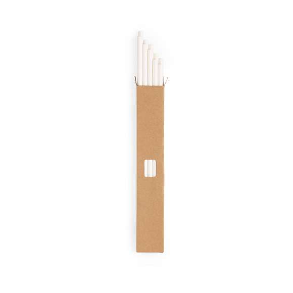 Set de pajitas de papel con tratamiento especial anti humedad. Compuesto por 10 pajitas, presentadas en estuche de cartón reciclado. Disponible en acabado natural y marrón.