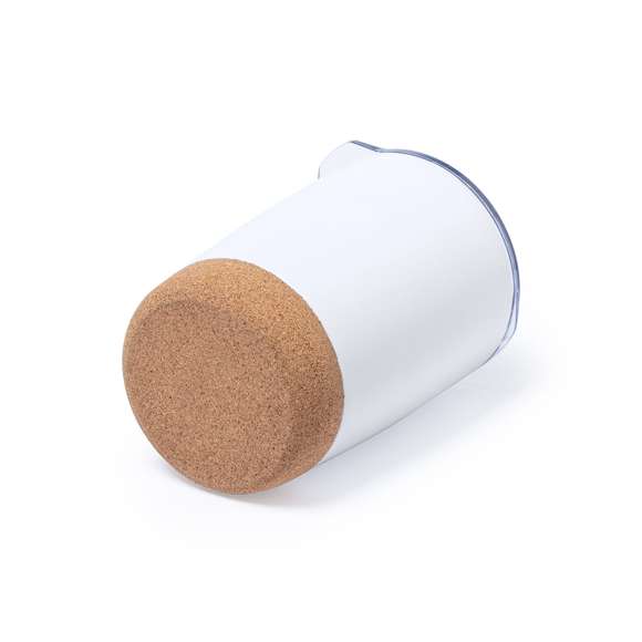 Vaso de sobremesa fabricado en combinación de base en corcho natural con cuerpo en acero inox de acabado blanco, de 380 ml de capacidad. Con doble cobertura para mejor y mas duradera conservación de la temperatura y original tapón dosificador con abrefácil transparente. Presentado en atractiva caja de diseño.