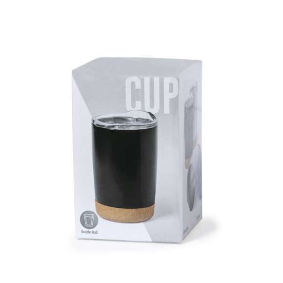 Vaso de sobremesa fabricado en combinación de base en corcho natural con cuerpo en acero inox de acabado blanco, de 380 ml de capacidad. Con doble cobertura para mejor y mas duradera conservación de la temperatura y original tapón dosificador con abrefácil transparente. Presentado en atractiva caja de diseño.