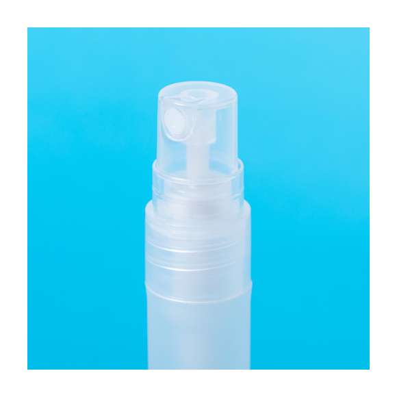  	Spray hidroalcohólico para higiene y limpieza de la piel en bote rellenable de 10 ml. Cuerpo en translúcido y capucha disponible en variada gama de colores, con clip de ajuste. Solución con 65% de contenido de alcohol.nbsp   	Artículo con certificación GMP (Good Manufaturing Practices / Normas de Correcta Fabricación) que garantiza el cumplimiento de rigurosas medidas de control para la obtención de un producto seguro y de calidad.