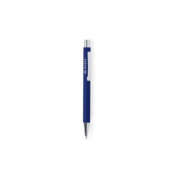 Original bolígrafo de mecanismo pulsador en elegante diseño bicolor. Con cuerpo de aluminio en tacto goma de acabado mate. Especialmente diseñado para marcaje en láser y mostrar el logotipo en tono plateado. Clip, parte superior y punta en plateado. Disponible en variada gama de colores, con cartucho jumbo y tinta azul.