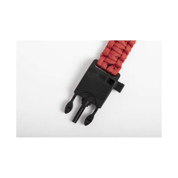 Brazalete multifunción para los más aventureros en resistente nylon. 5 funciones: brazalete, brújula, silbato, cuchillo rascador y abridor. Disponible en variada gama de colores, con cierre de hebilla de seguridad.